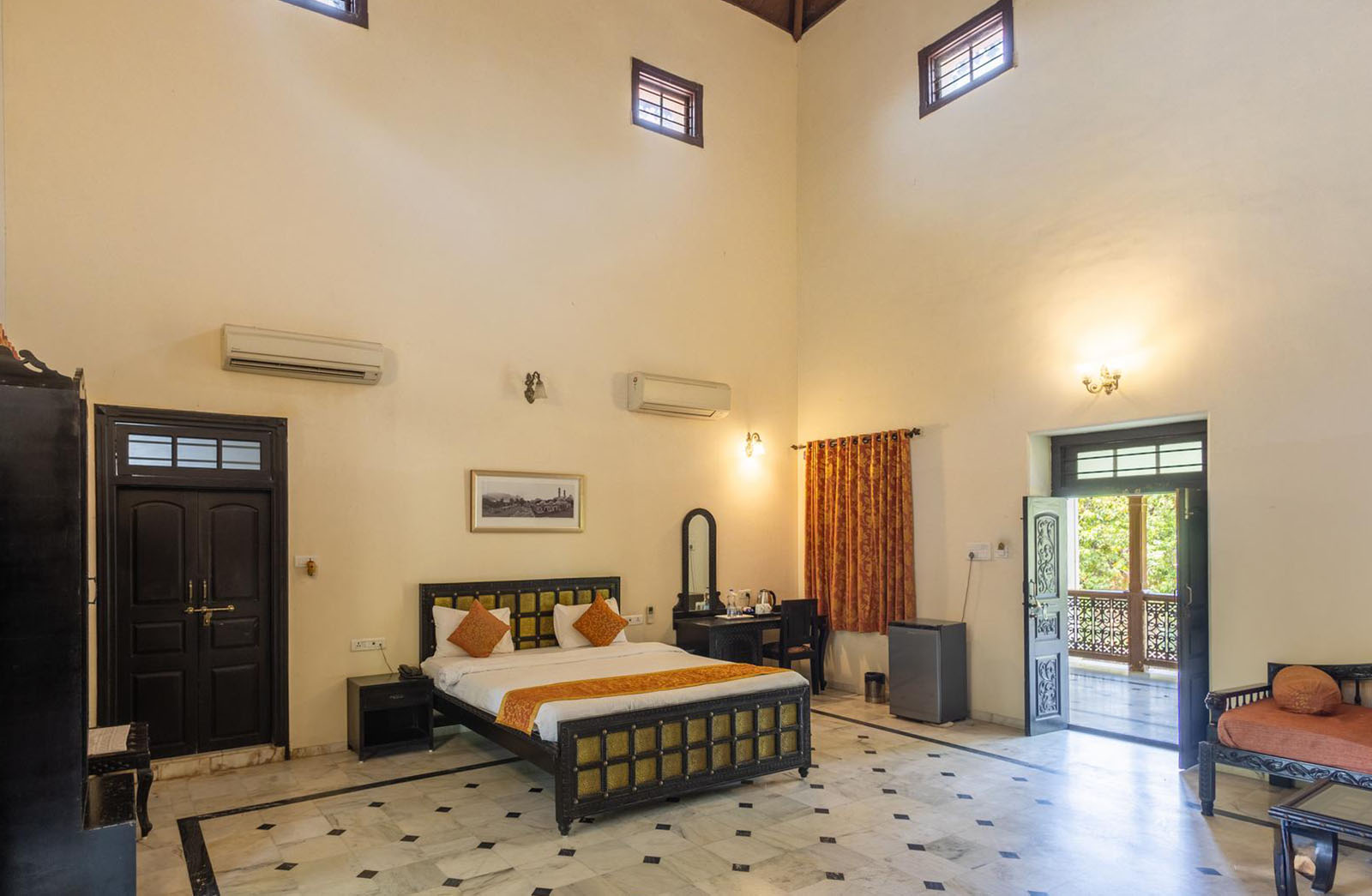 Accommodation-Suit-Rooms-Champaner-Hourse